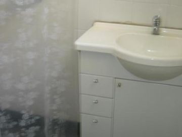 DEPARTAMENTO DE 4 AMBIENTES A REFECCIONAR EN EXCELENTE UBICACIÓN