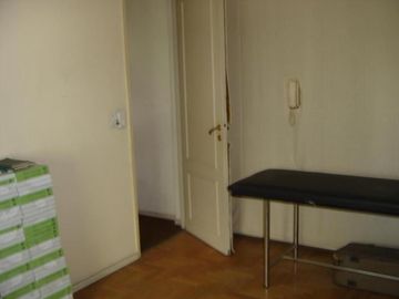 DEPARTAMENTO DE 4 AMBIENTES A REFECCIONAR EN EXCELENTE UBICACIÓN