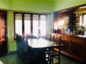 Amplia casa a la venta en Bella Vista