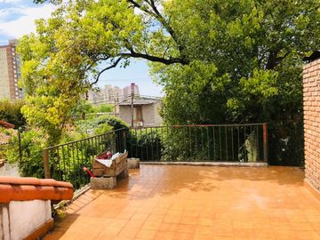 Amplia casa a la venta en Bella Vista