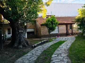 Amplia casa a la venta en Bella Vista