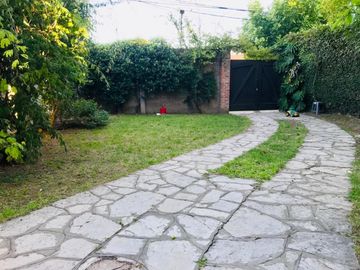 Amplia casa a la venta en Bella Vista