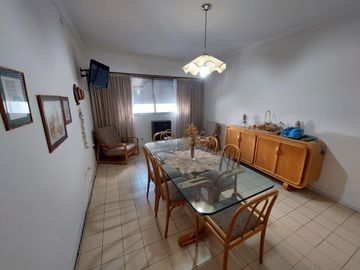 EXCELENTE DEPARTAMENTO EN EDIFICIO SOBRE COSTANERA