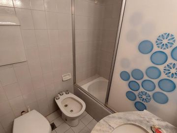 EXCELENTE DEPARTAMENTO EN EDIFICIO SOBRE COSTANERA