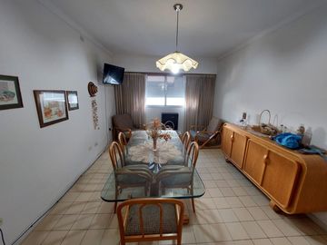 EXCELENTE DEPARTAMENTO EN EDIFICIO SOBRE COSTANERA