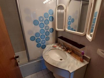 EXCELENTE DEPARTAMENTO EN EDIFICIO SOBRE COSTANERA