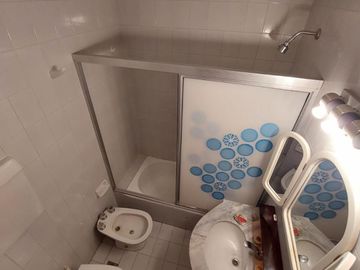 EXCELENTE DEPARTAMENTO EN EDIFICIO SOBRE COSTANERA