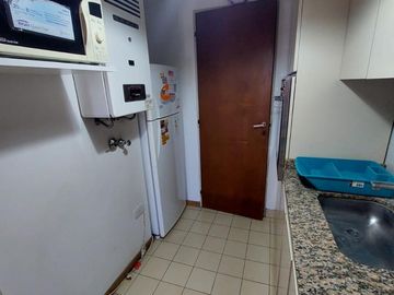EXCELENTE DEPARTAMENTO EN EDIFICIO SOBRE COSTANERA