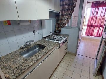 EXCELENTE DEPARTAMENTO EN EDIFICIO SOBRE COSTANERA