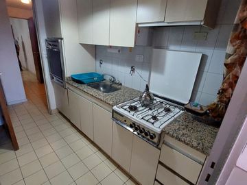 EXCELENTE DEPARTAMENTO EN EDIFICIO SOBRE COSTANERA
