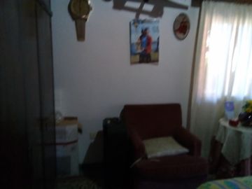 Casa en VENTA sobre calle asfaltada a pocas cuadras de la estación de Glew.