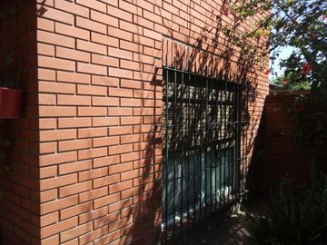 Casa en VENTA sobre calle asfaltada a pocas cuadras de la estación de Glew.