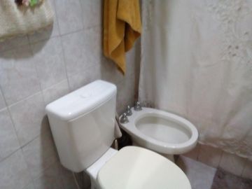 Casa en VENTA sobre calle asfaltada a pocas cuadras de la estación de Glew.