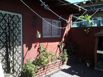 Casa en VENTA sobre calle asfaltada a pocas cuadras de la estación de Glew.