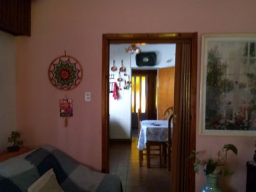 Casa en VENTA sobre calle asfaltada a pocas cuadras de la estación de Glew.
