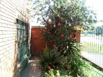 Casa en VENTA sobre calle asfaltada a pocas cuadras de la estación de Glew.