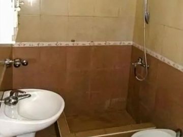 VENTA CASA 4 AMBIENTES C/PARRILLA CASEROS