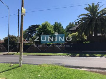 Importante casa quinta de cinco ambientes a la venta en San Miguel