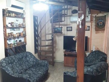 CASA AMERICANA CON FRENTE DE TEJAS, 4 AMB. S/LOTE DE 10 X 23