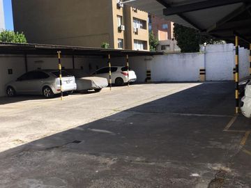 Cochera semi- cubierta en alquiler