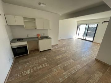 Alquiler de Monoambente con Patio y Cochera en Banfield.