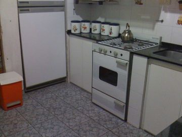 Chalet a 4 cuadras de la estación de Glew en VENTA, posee escritura.-