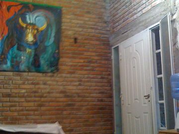 Chalet a 4 cuadras de la estación de Glew en VENTA, posee escritura.-