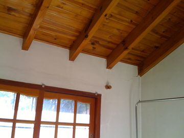 Chalet a 4 cuadras de la estación de Glew en VENTA, posee escritura.-
