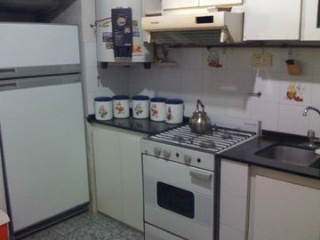 Chalet a 4 cuadras de la estación de Glew en VENTA, posee escritura.-