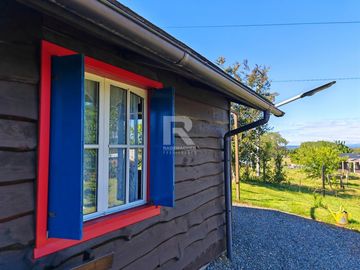 CASA Y CABAÑAS TURÍSTICAS FRENTE LAGO LLANQUIHUE, LOS BAJOS