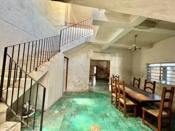 Casa estilo colonial en venta muy cerca de la Avenida Itzaes, Mérida, Yucatán