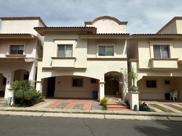 Villa California casa con lindos acabados