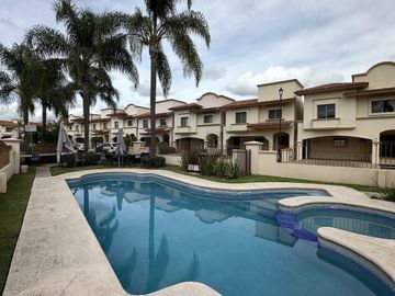 Villa California casa con lindos acabados