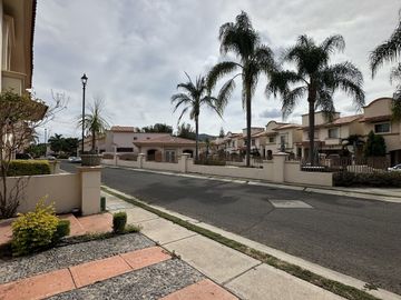 Villa California casa con lindos acabados