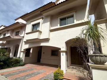 Villa California casa con lindos acabados