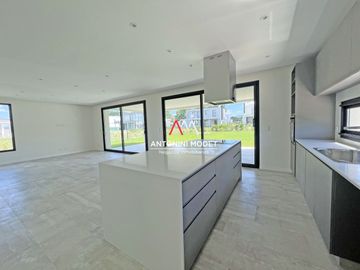 VENTA DE CASA EN Pilar