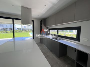 VENTA DE CASA EN Pilar