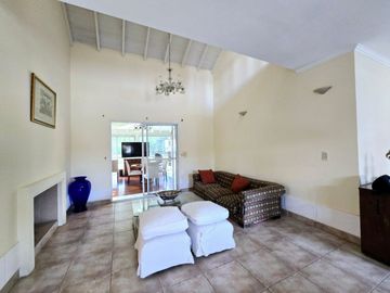 VENTA DE CASA EN Pilar