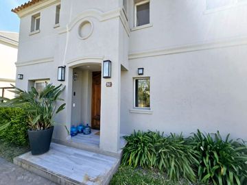 VENTA DE CASA EN Malvinas Argentinas