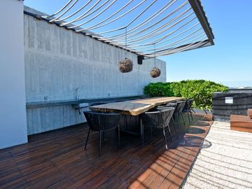ELEGANTE ESTUDIO MODERNO CON BALCÓN