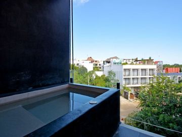 ELEGANTE ESTUDIO MODERNO CON BALCÓN