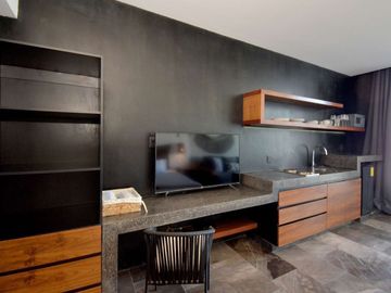 ELEGANTE ESTUDIO MODERNO CON BALCÓN