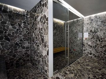 ELEGANTE ESTUDIO MODERNO CON BALCÓN