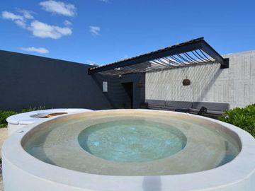 ELEGANTE ESTUDIO MODERNO CON BALCÓN