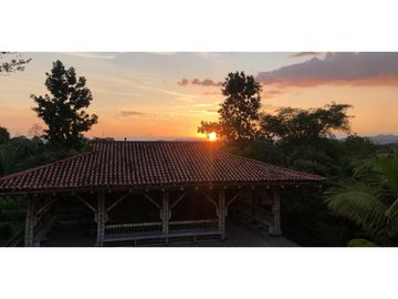 VENTA CASA CAMPESTRE VEREDA DEL MUNICIPIO DE MONTENEGRO QUINDIO