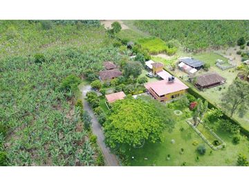 VENTA CASA CAMPESTRE VEREDA DEL MUNICIPIO DE MONTENEGRO QUINDIO