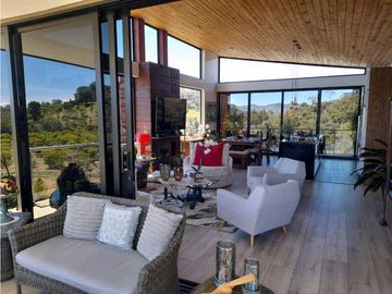 VENTA DE EXCLUSIVA CASA CAMPESTRE EN LLANO GRANDE
