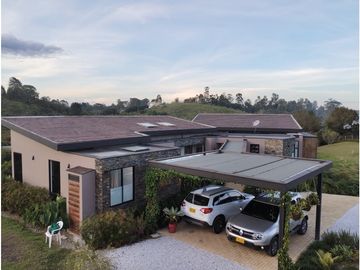 VENTA DE EXCLUSIVA CASA CAMPESTRE EN LLANO GRANDE