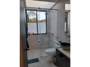 VENTA DE EXCLUSIVA CASA CAMPESTRE EN LLANO GRANDE