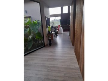VENTA DE EXCLUSIVA CASA CAMPESTRE EN LLANO GRANDE